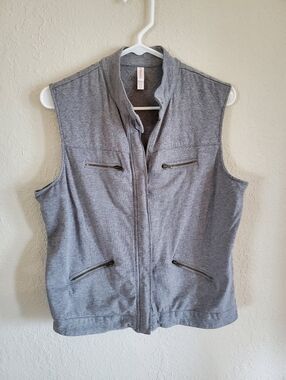 Xhilaration Heather Gray Quilted Stand Collar Vest with Zipper Pockets